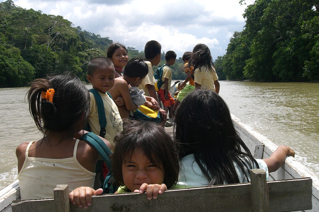 Bild 14 von 15: In der mittlerweile ecuadorianischen Schule kann dank der Unterstützung durch Spendengelder und Lehrpersonen mehrsprachig unterrichtet werden. 